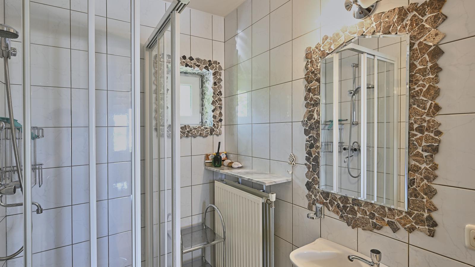 Rose Garden-Bathroom