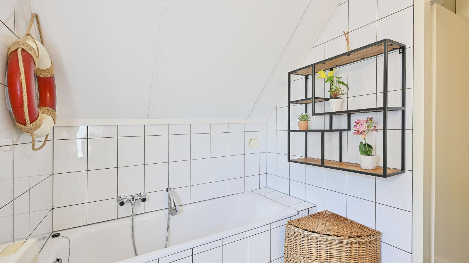 Rose Garden-Bathroom