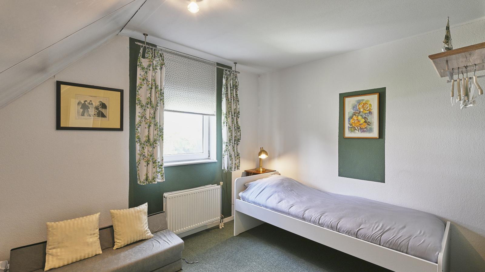 Rose Garden-Bedroom