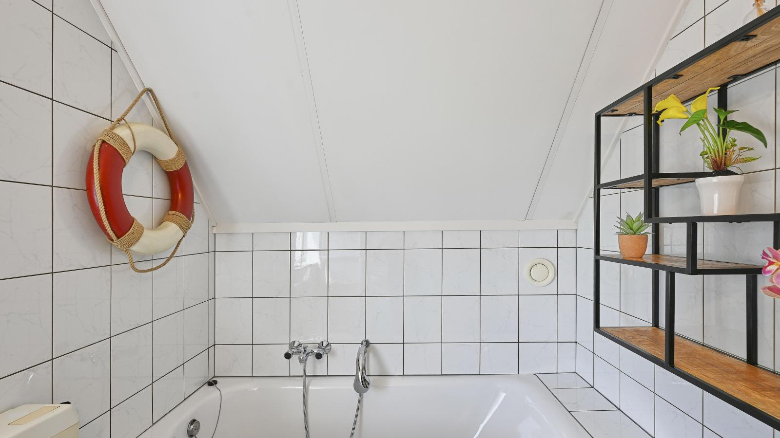 Rose Garden-Bathroom