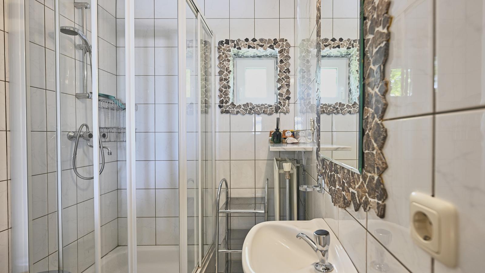 Rose Garden-Bathroom