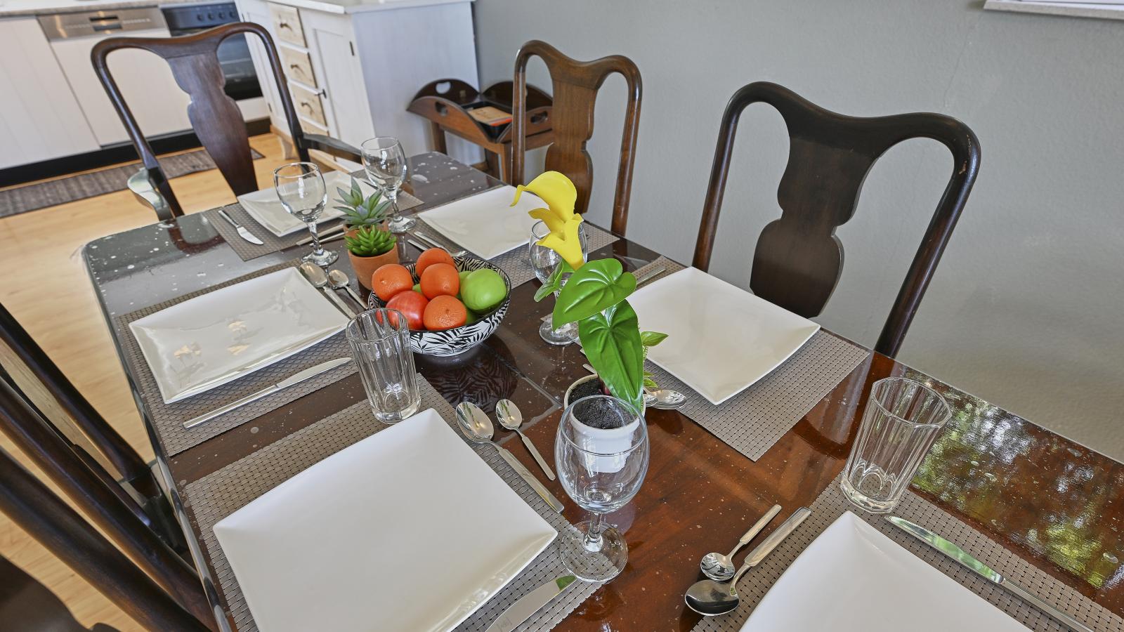 Rose Garden-Dining room
