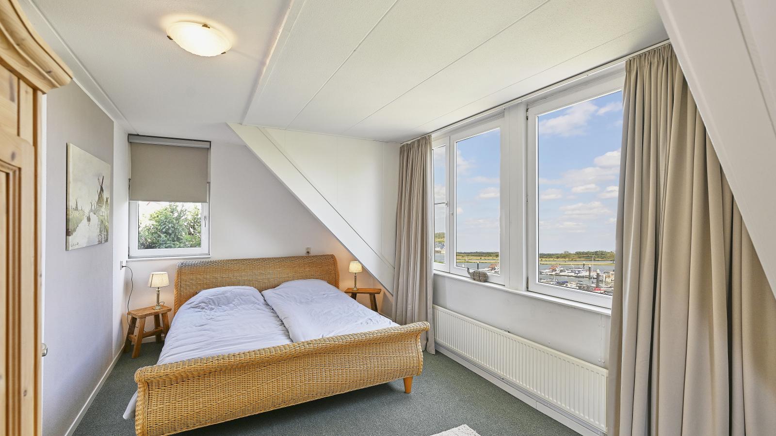 Rose Garden-Bedroom