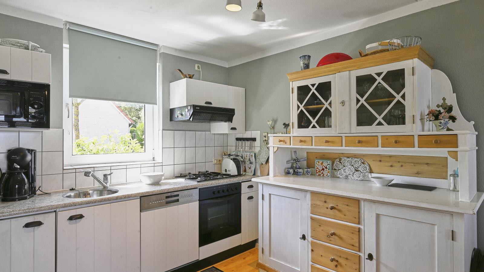 Rose Garden-Kitchen