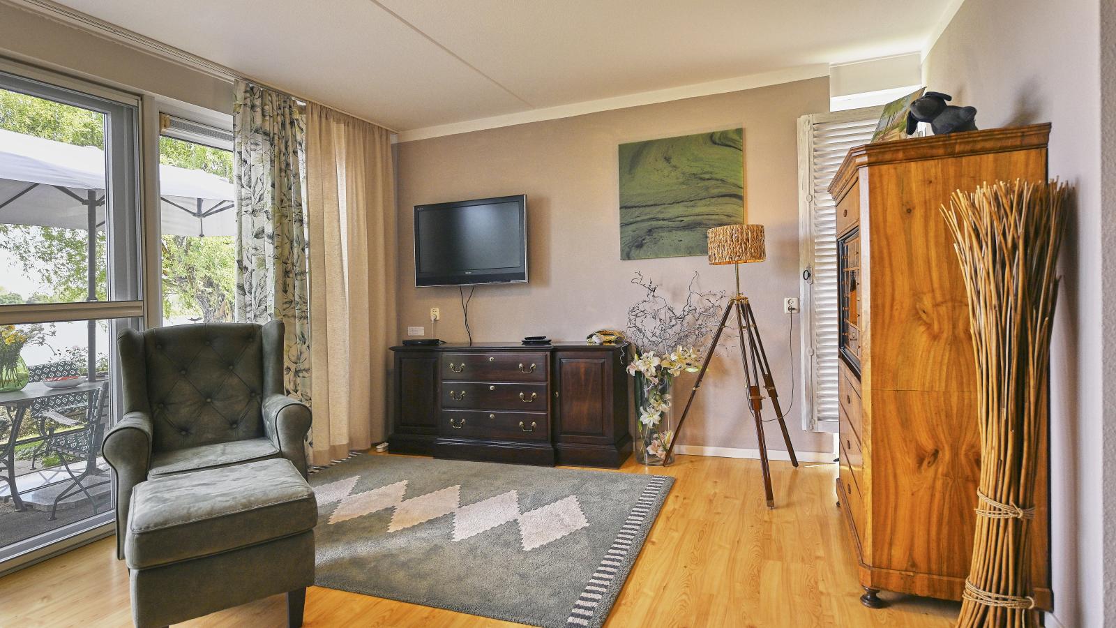 Rose Garden-Living room