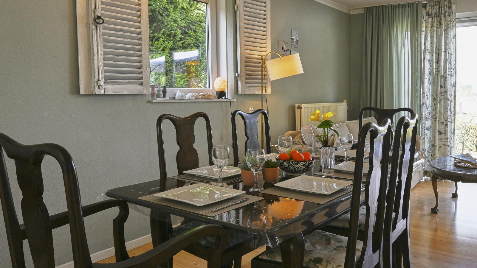 Rose Garden-Dining room