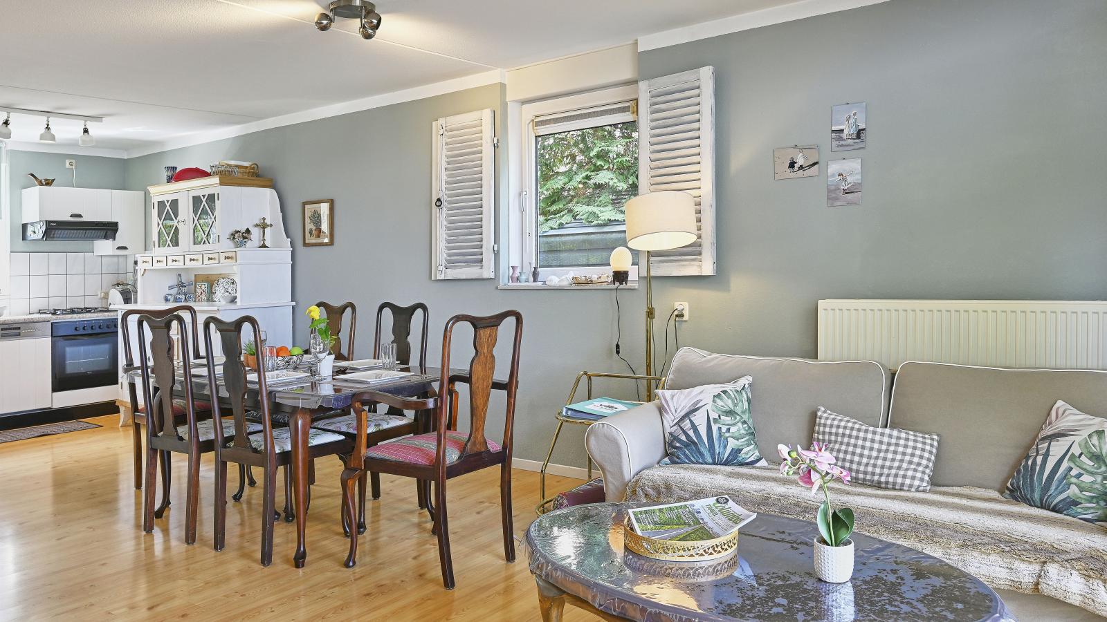 Rose Garden-Salon