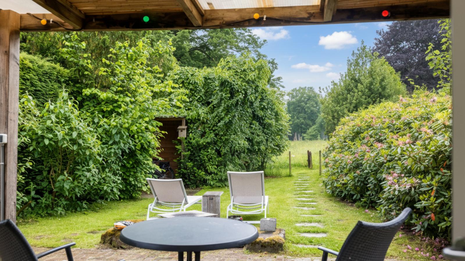 Wellnesshuisje Kalheupink-Garten Sommer