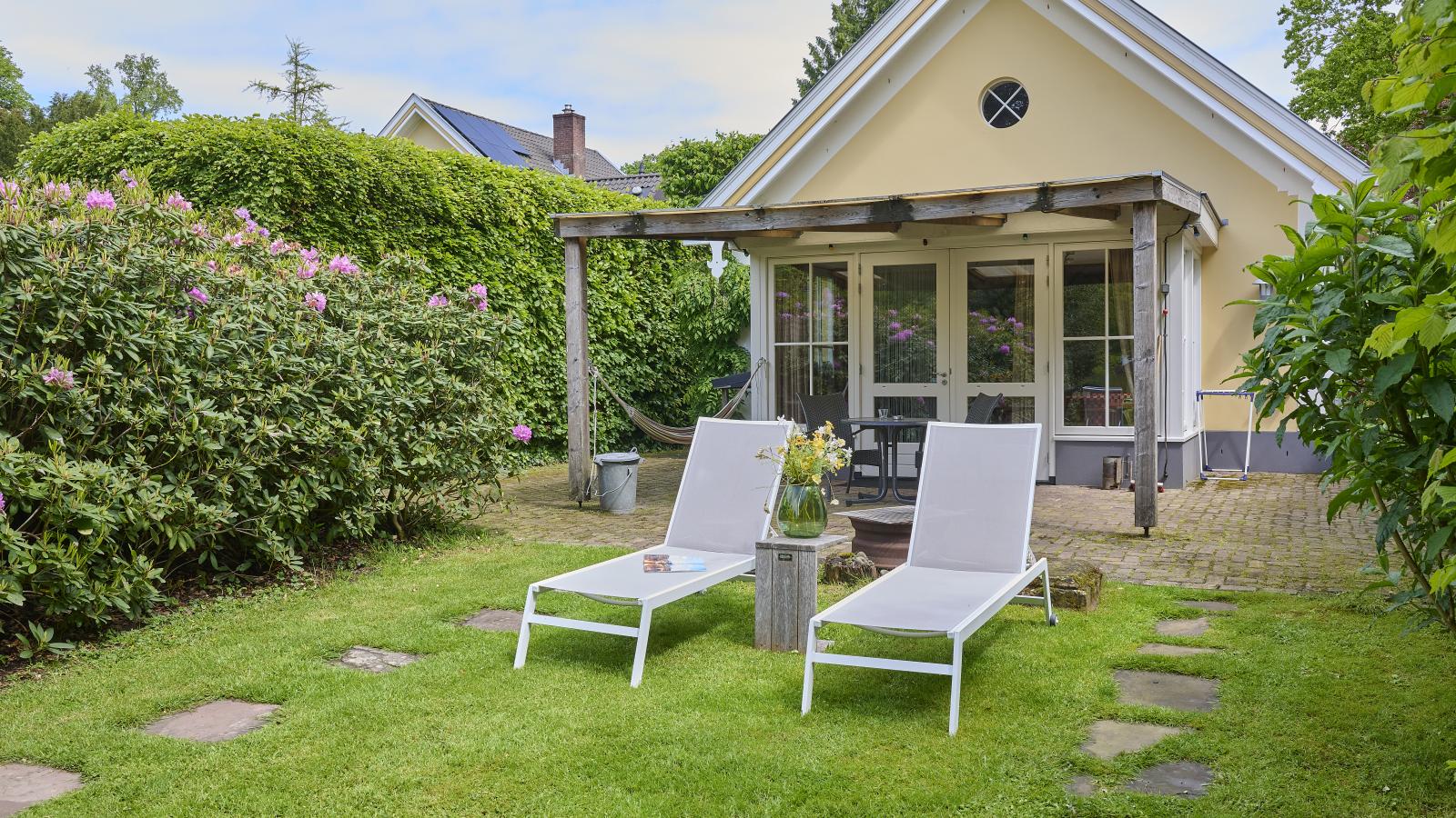 Wellnesshuisje Kalheupink - Tuinen zomer