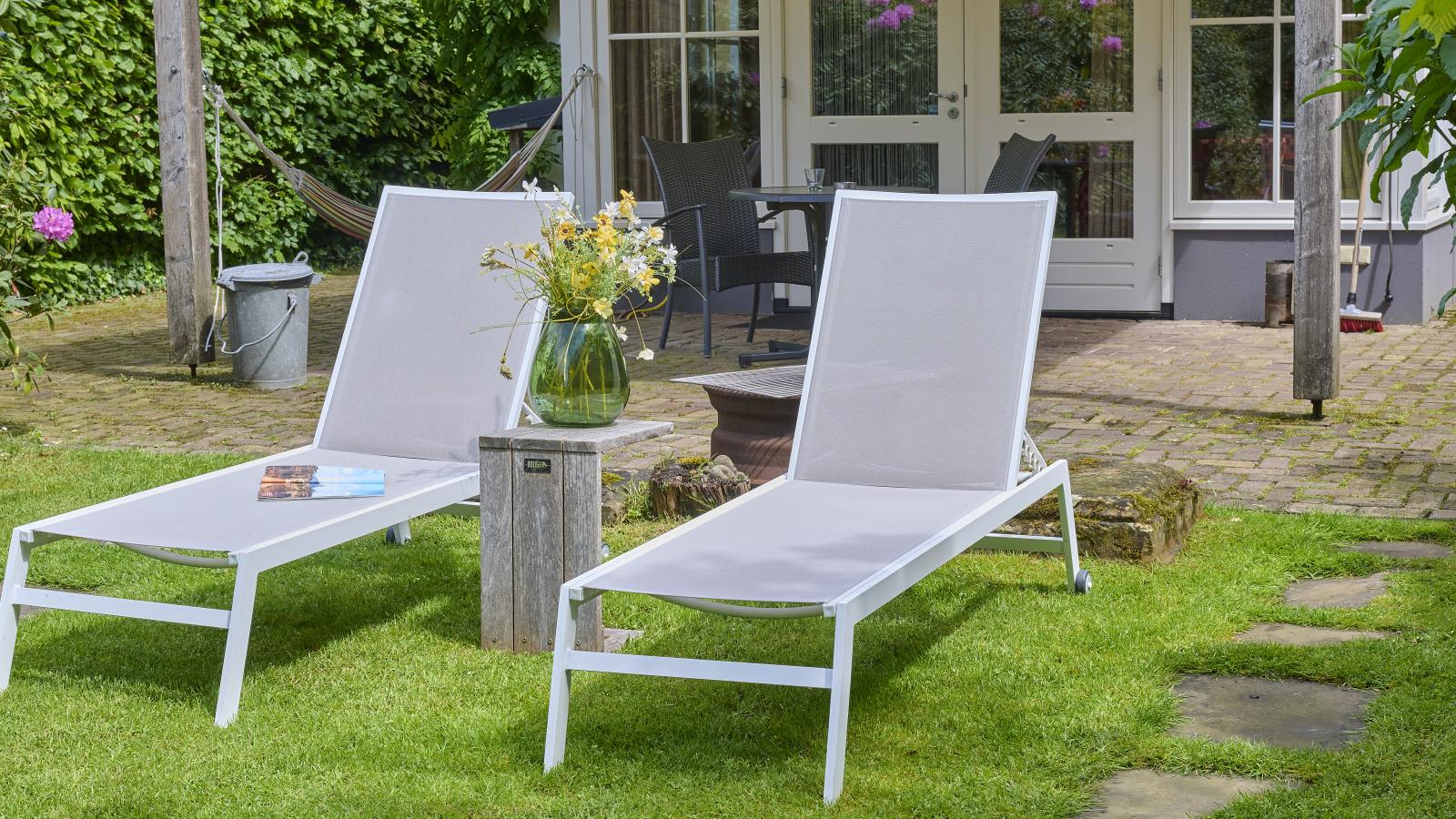 Wellnesshuisje Kalheupink - Tuinen zomer