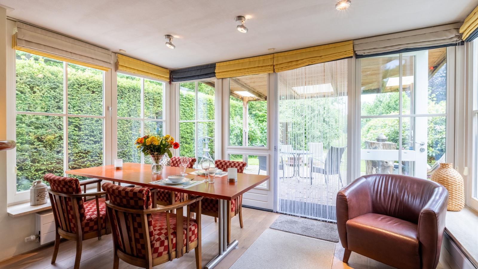 Wellnesshuisje Kalheupink-Eetkamer