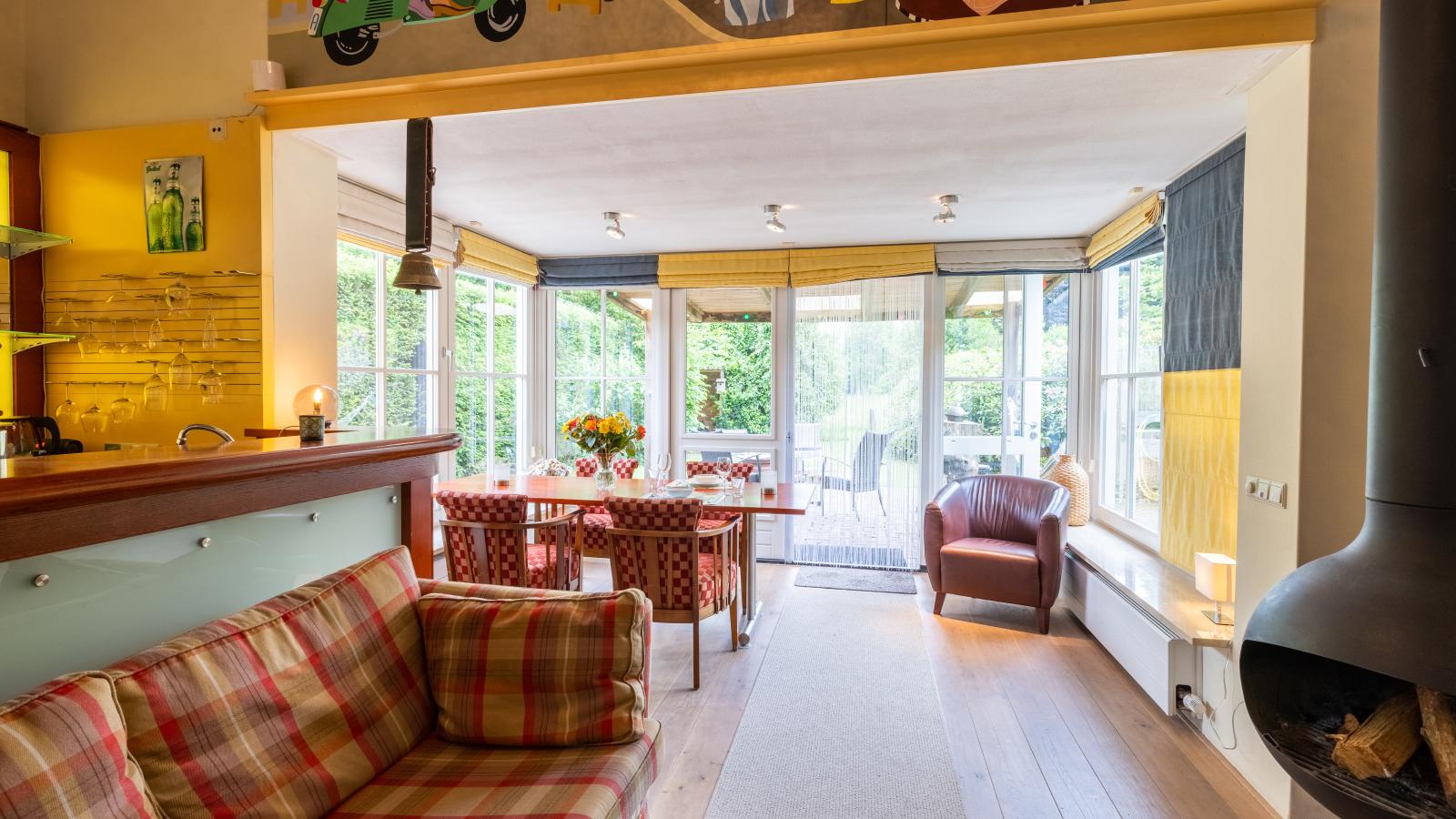 Wellnesshuisje Kalheupink-Eetkamer