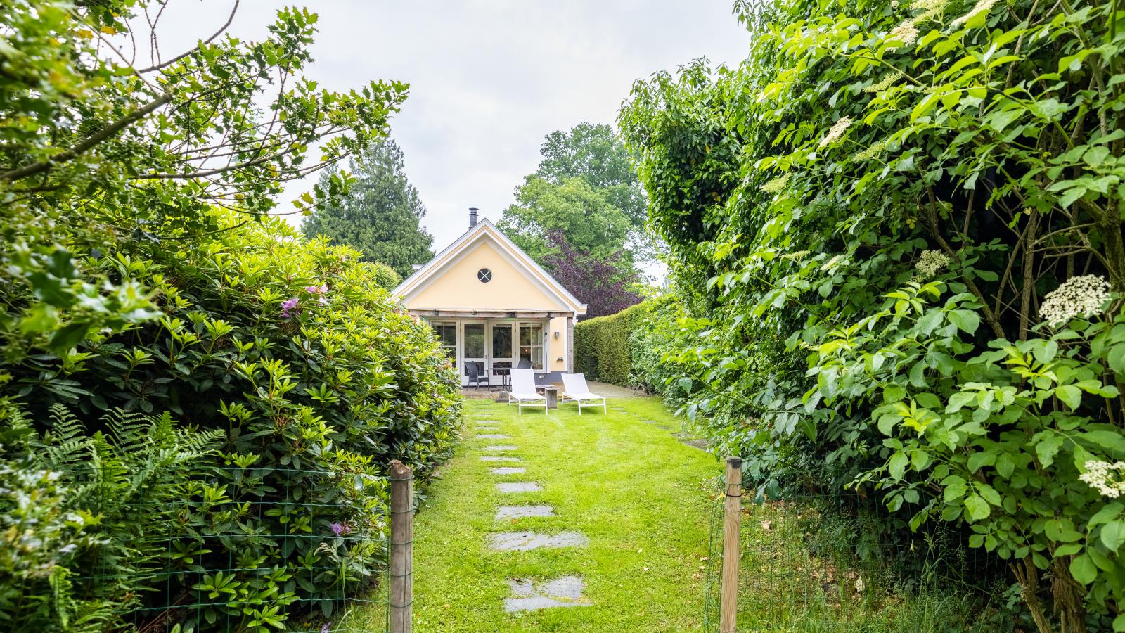 Wellnesshuisje Kalheupink-Tuinen zomer