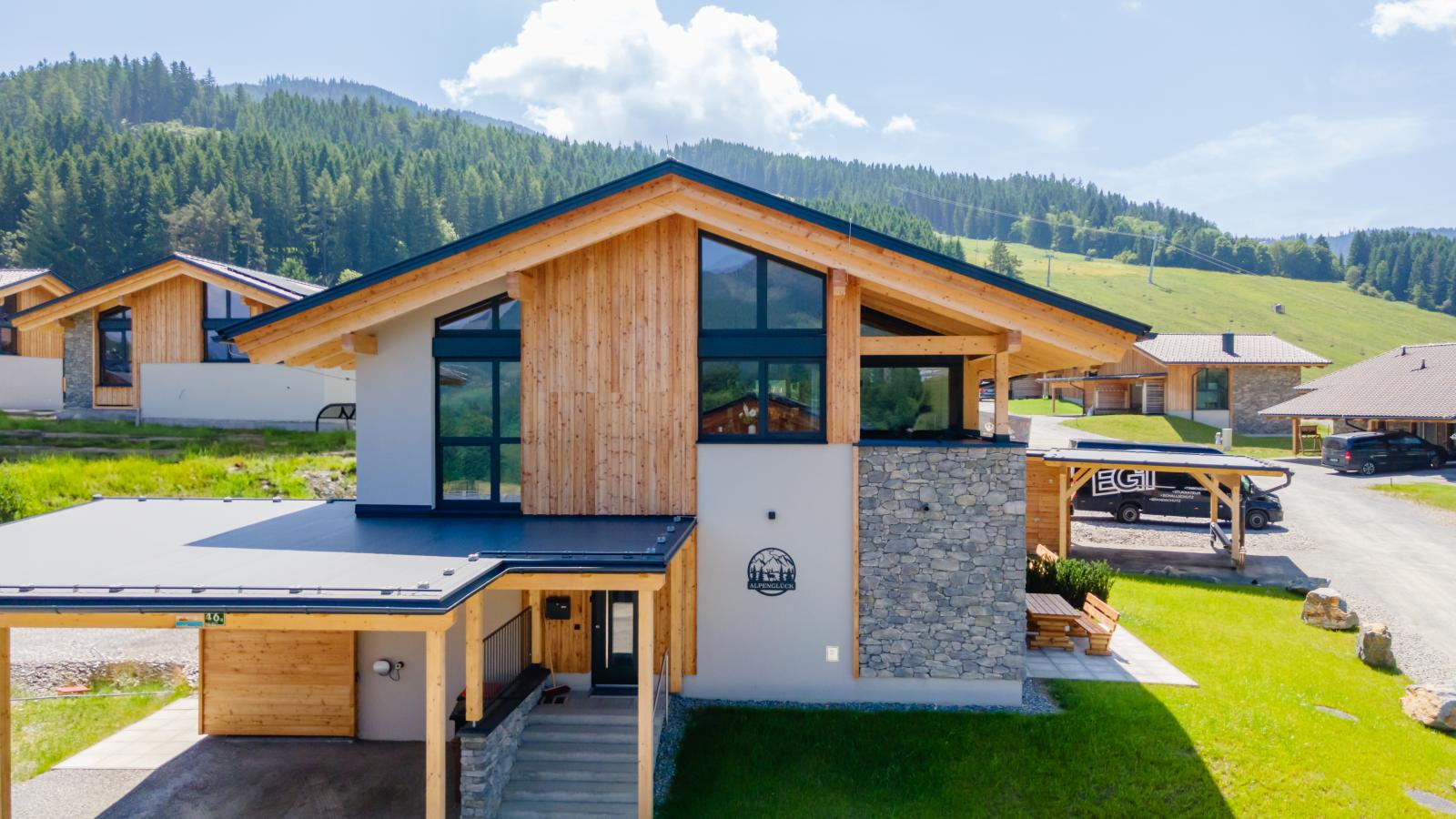 Almchalet Alpenglück-Buitenkant zomer