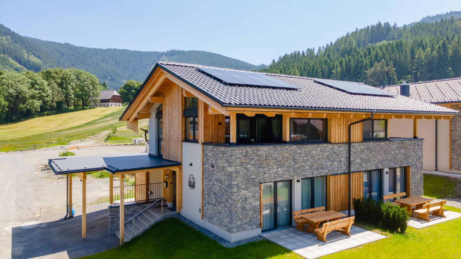 Almchalet Alpenglück-Buitenkant zomer
