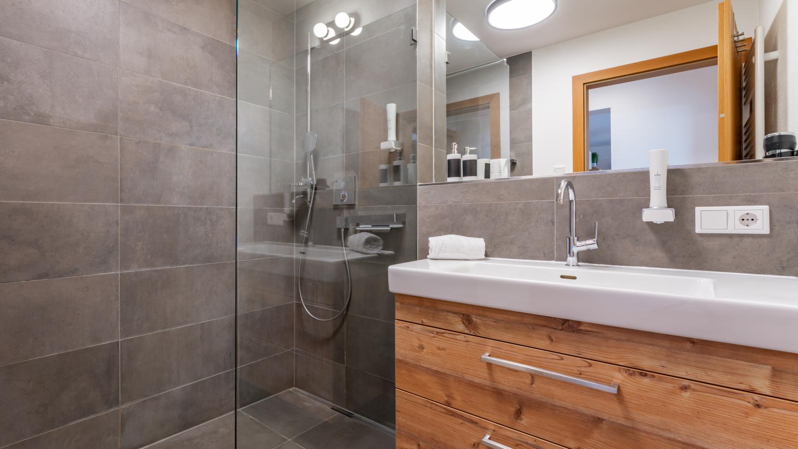 Tauern Suites Mitterwirt TOP 213-Bathroom