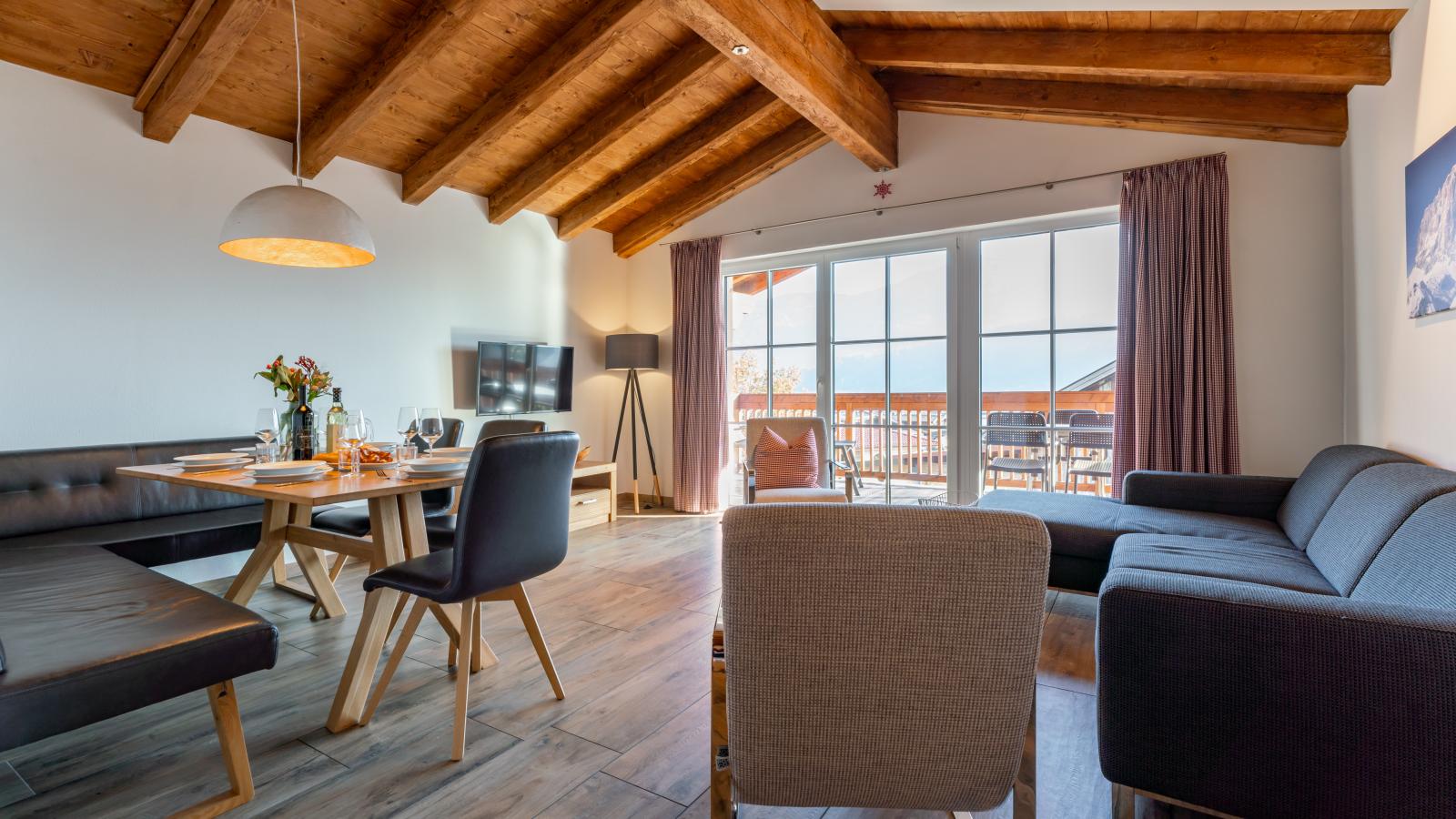 Tauern Suites Mitterwirt TOP 221-Eetkamer