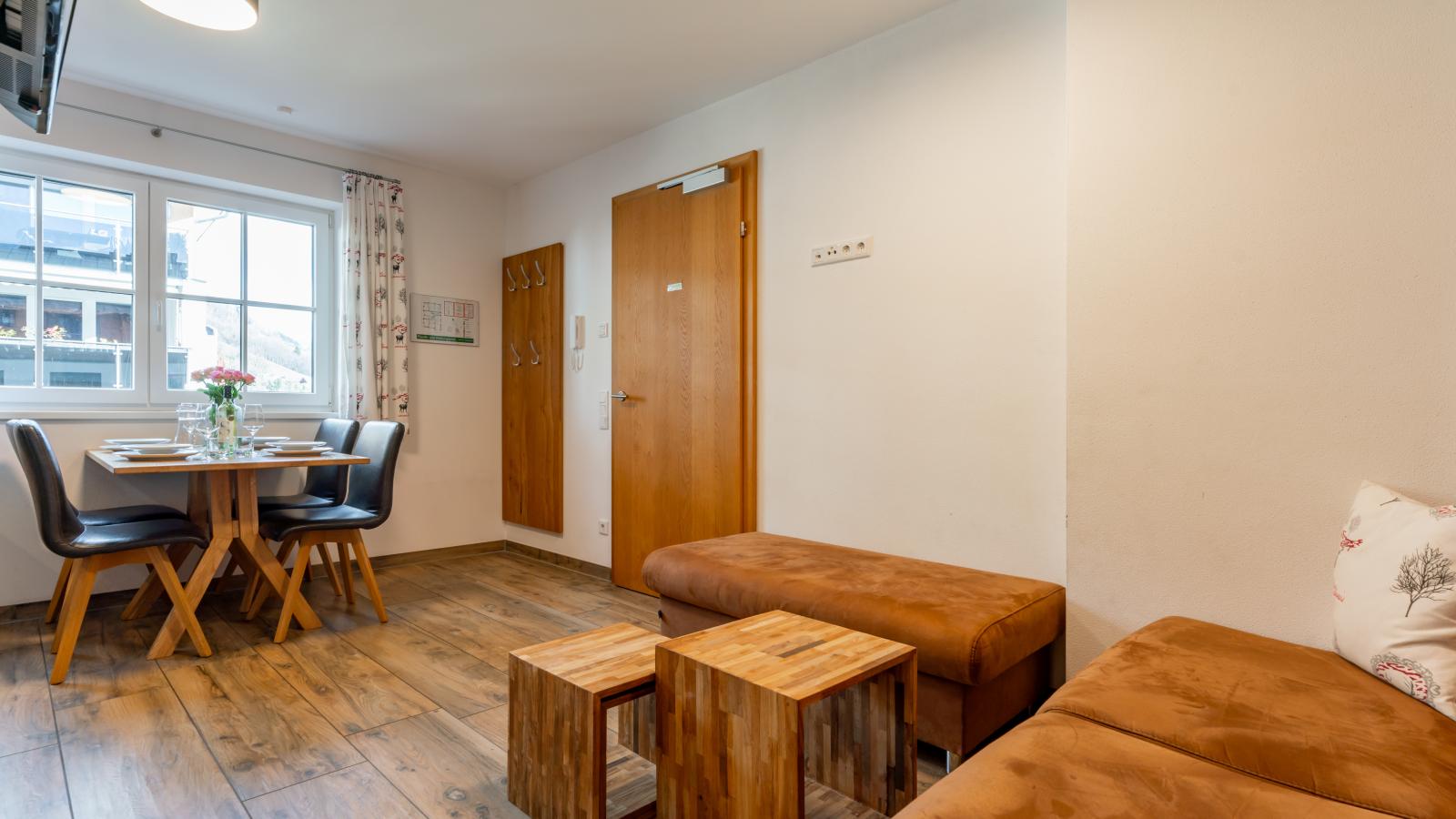 Tauern Suites Mitterwirt TOP 215-Woonkamer