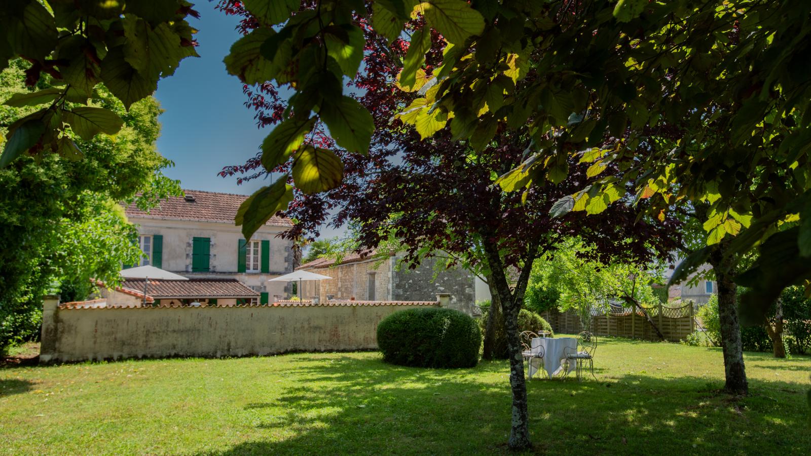 Gite Le Presbytère-Gardens summer
