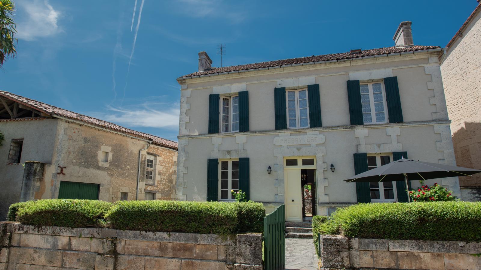 Gite Le Presbytère-Exterior summer