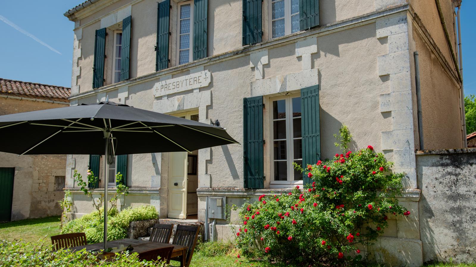 Gite Le Presbytère-Exterior summer