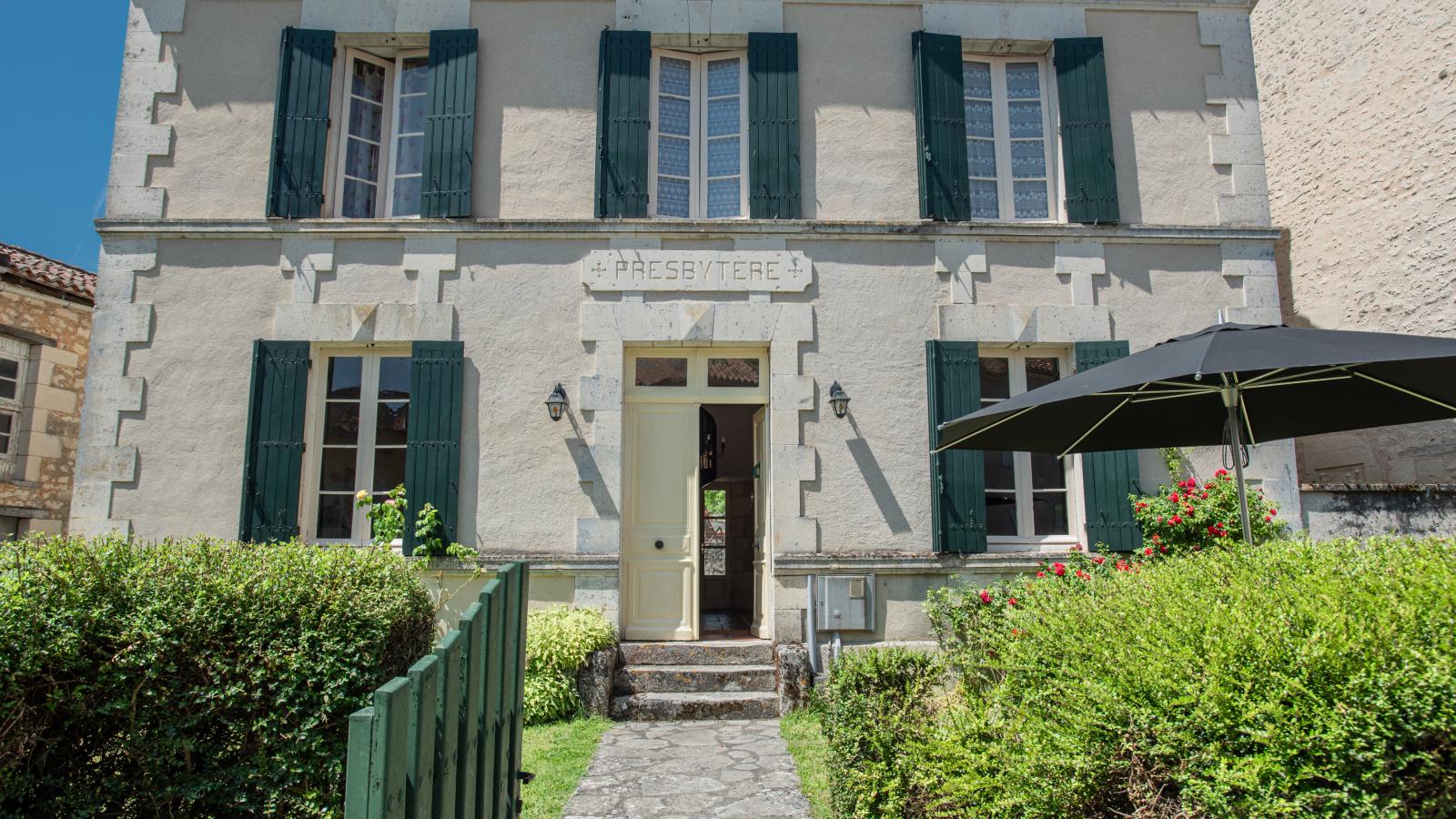 Gite Le Presbytère-Exterior summer