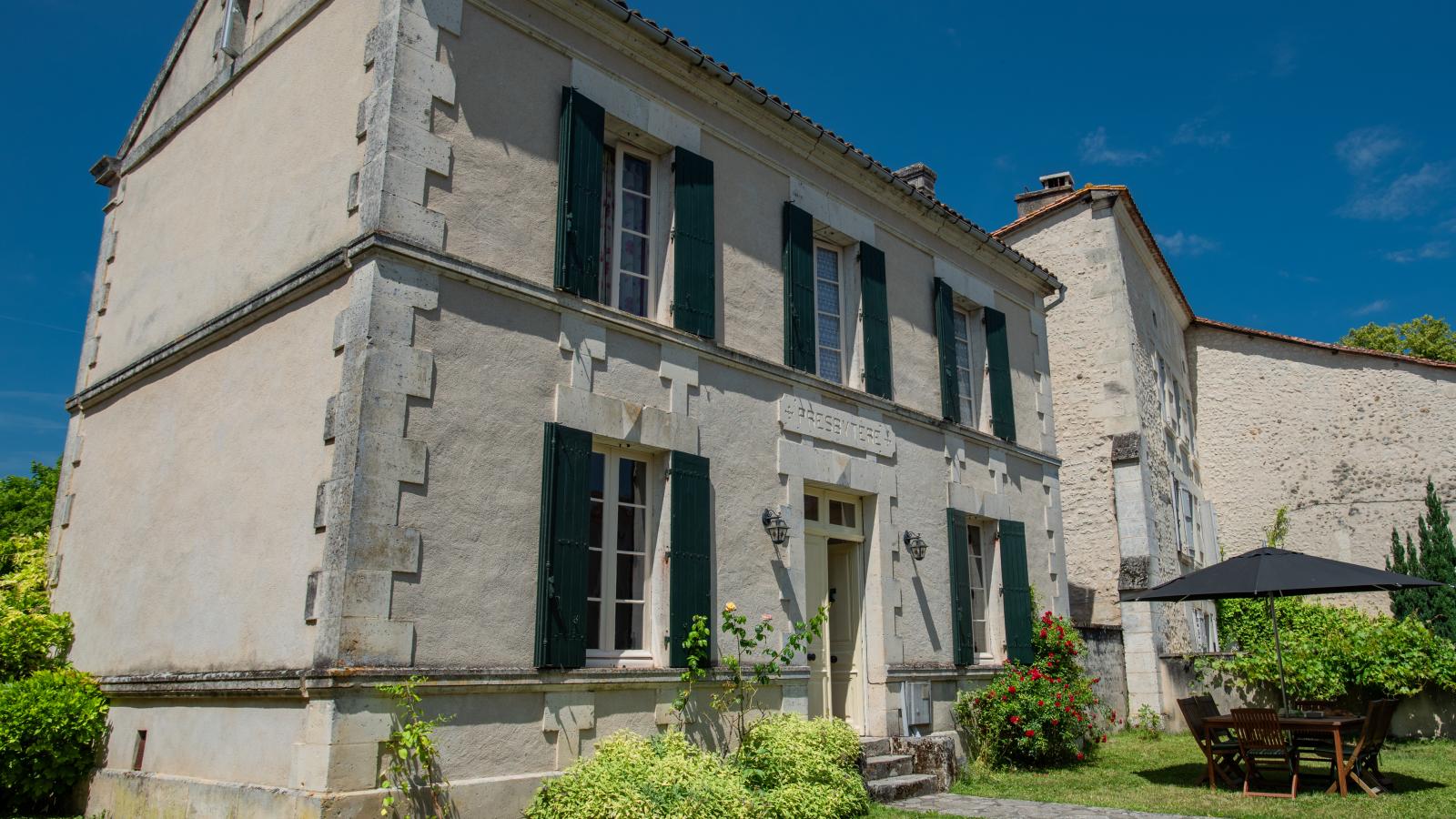 Gite Le Presbytère-Exterior summer