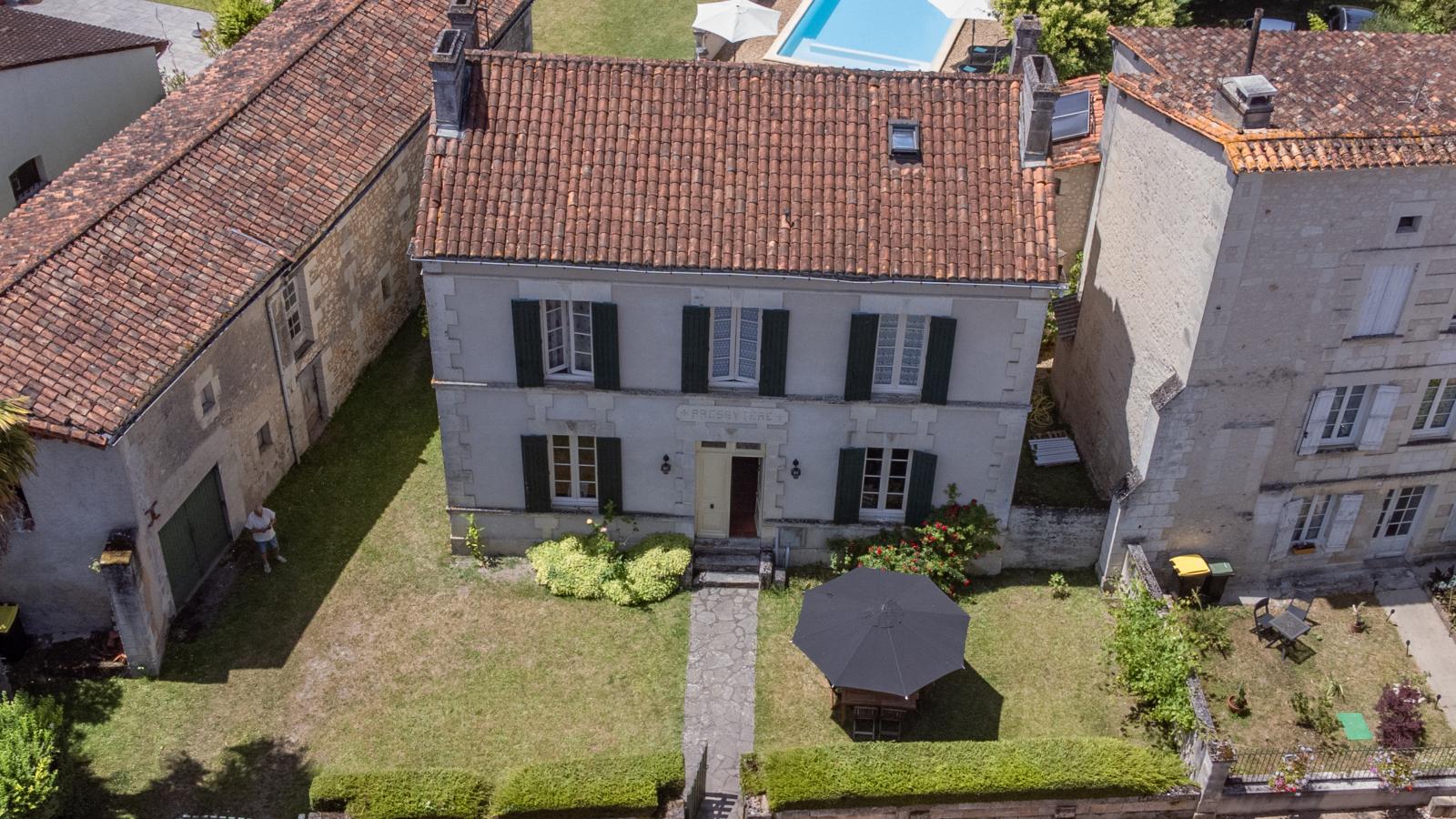 Gite Le Presbytère-Exterior summer
