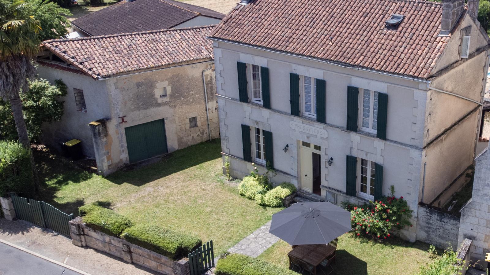 Gite Le Presbytère-Exterior summer