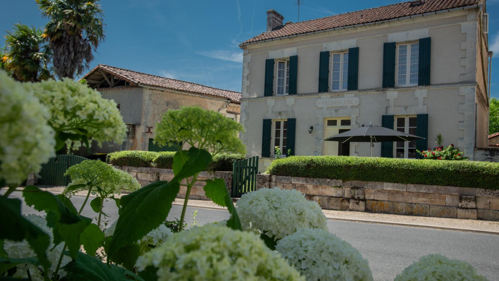 Gite Le Presbytère-Exterior summer