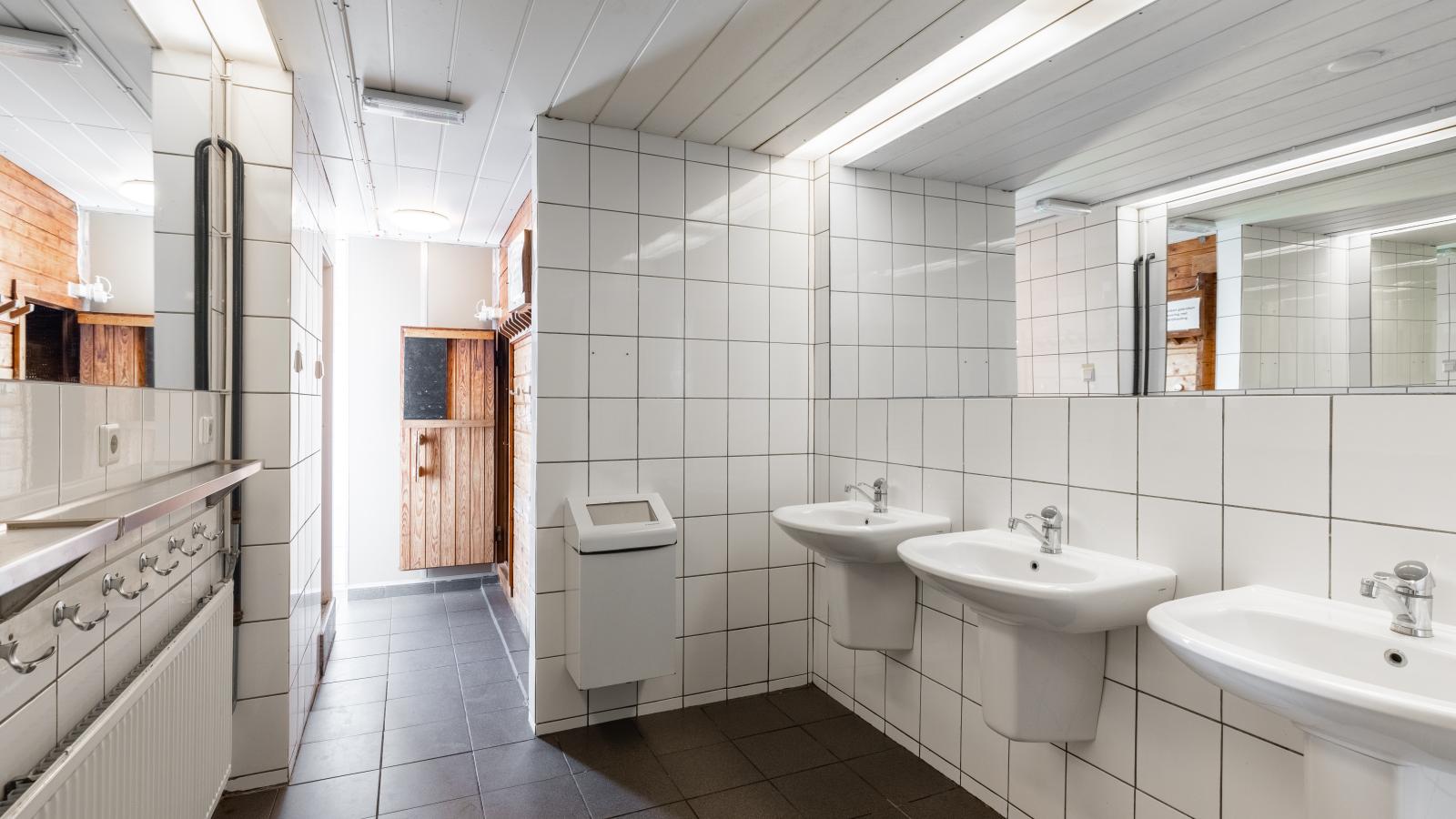 De Kaag Watersport Groepsaccommodatie - 80 pers-Bathroom