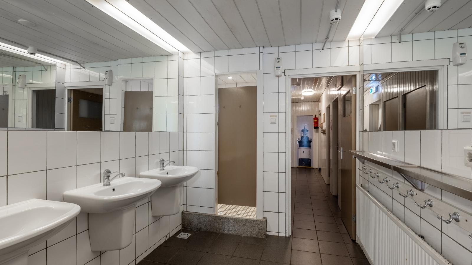 De Kaag Watersport Groepsaccommodatie - 80 pers-Bathroom