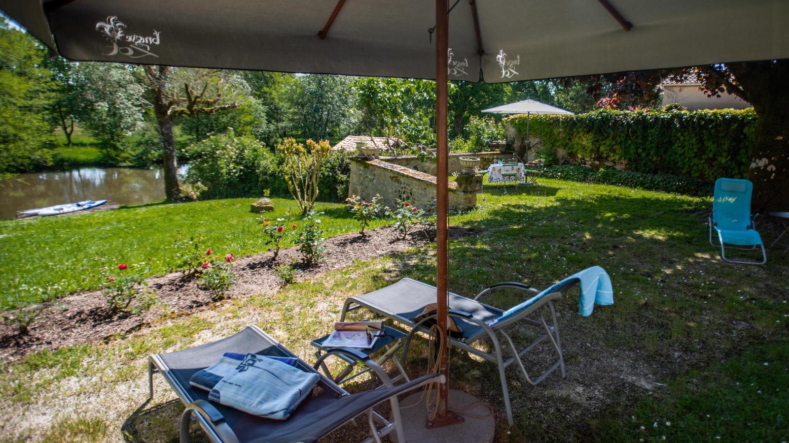Gîtes de La Maison du Bonnesheur-Tuinen zomer