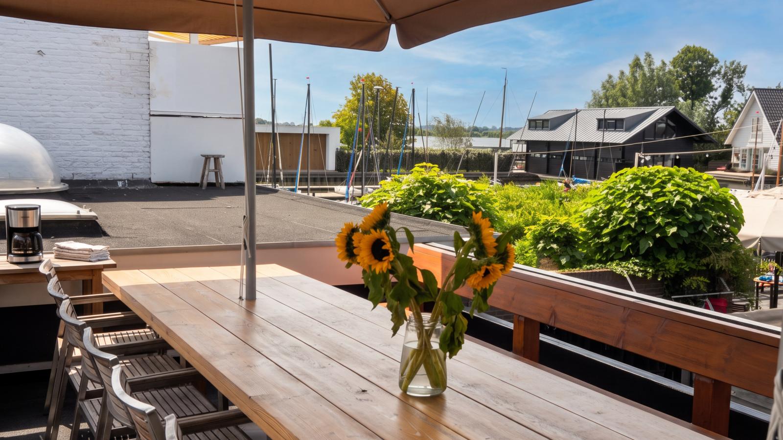 De Kaag Watersport Groepsaccommodatie - 30 pers - Terrasbalkon