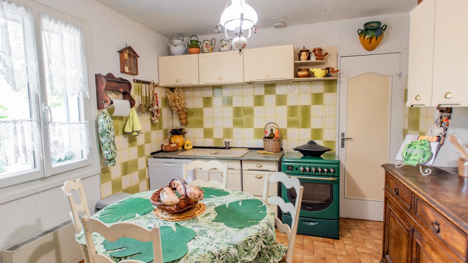Les Volets Bleus-Keuken