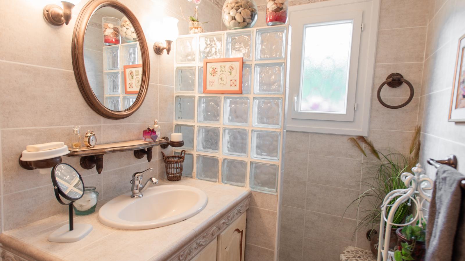 Les Volets Bleus-Badkamer
