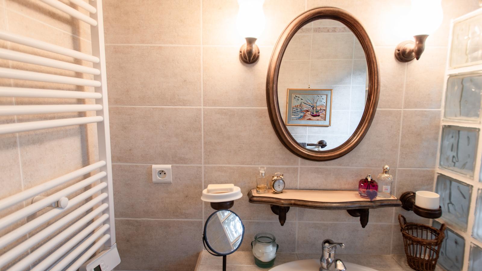 Les Volets Bleus-Badkamer