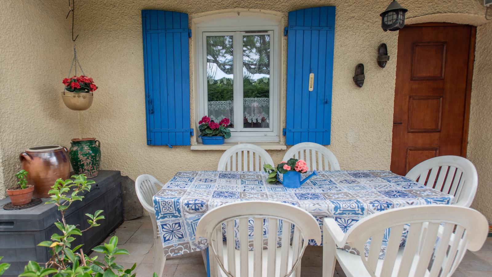 Les Volets Bleus-Terrasbalkon