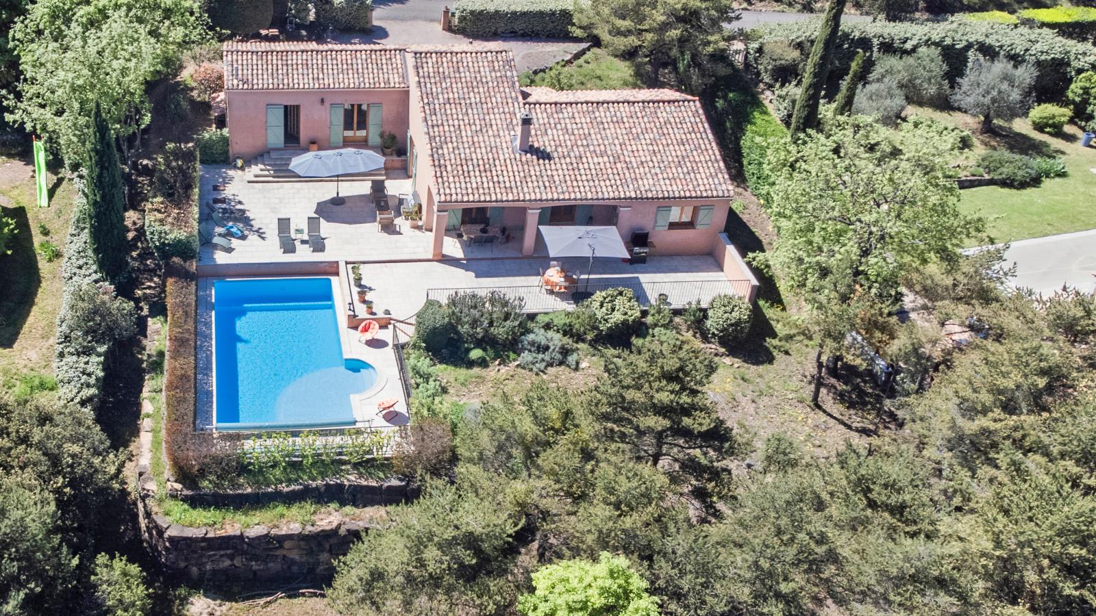 La Bergeronnette-Exterior summer