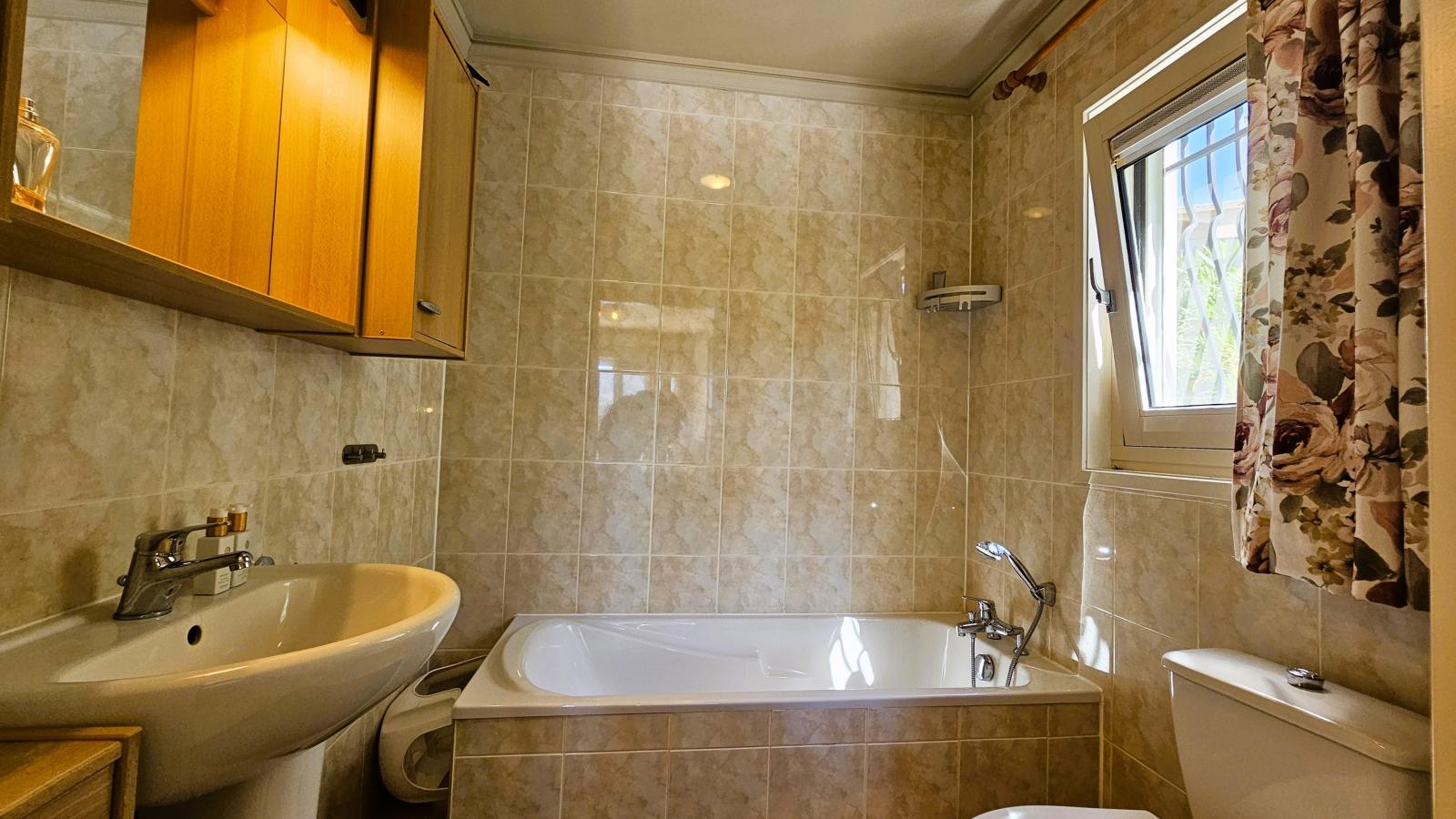 Les Hirondelles-Bathroom