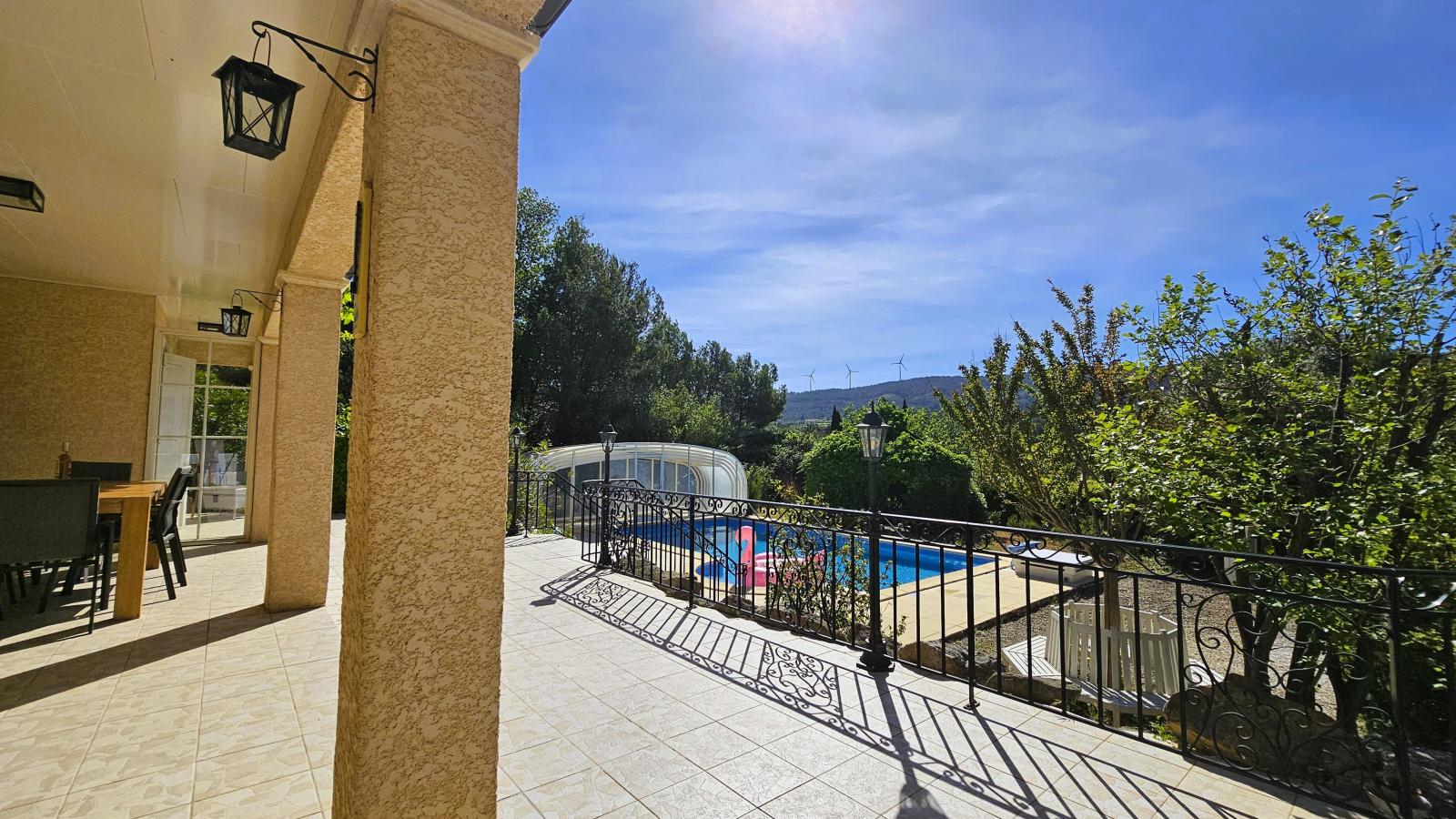 Les Hirondelles-Terrace balcony