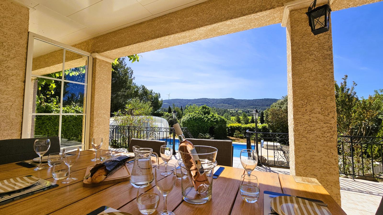Les Hirondelles-Terrace balcony
