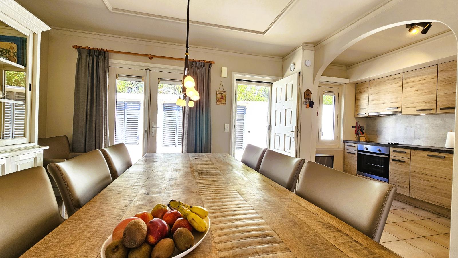 Les Hirondelles-Dining room