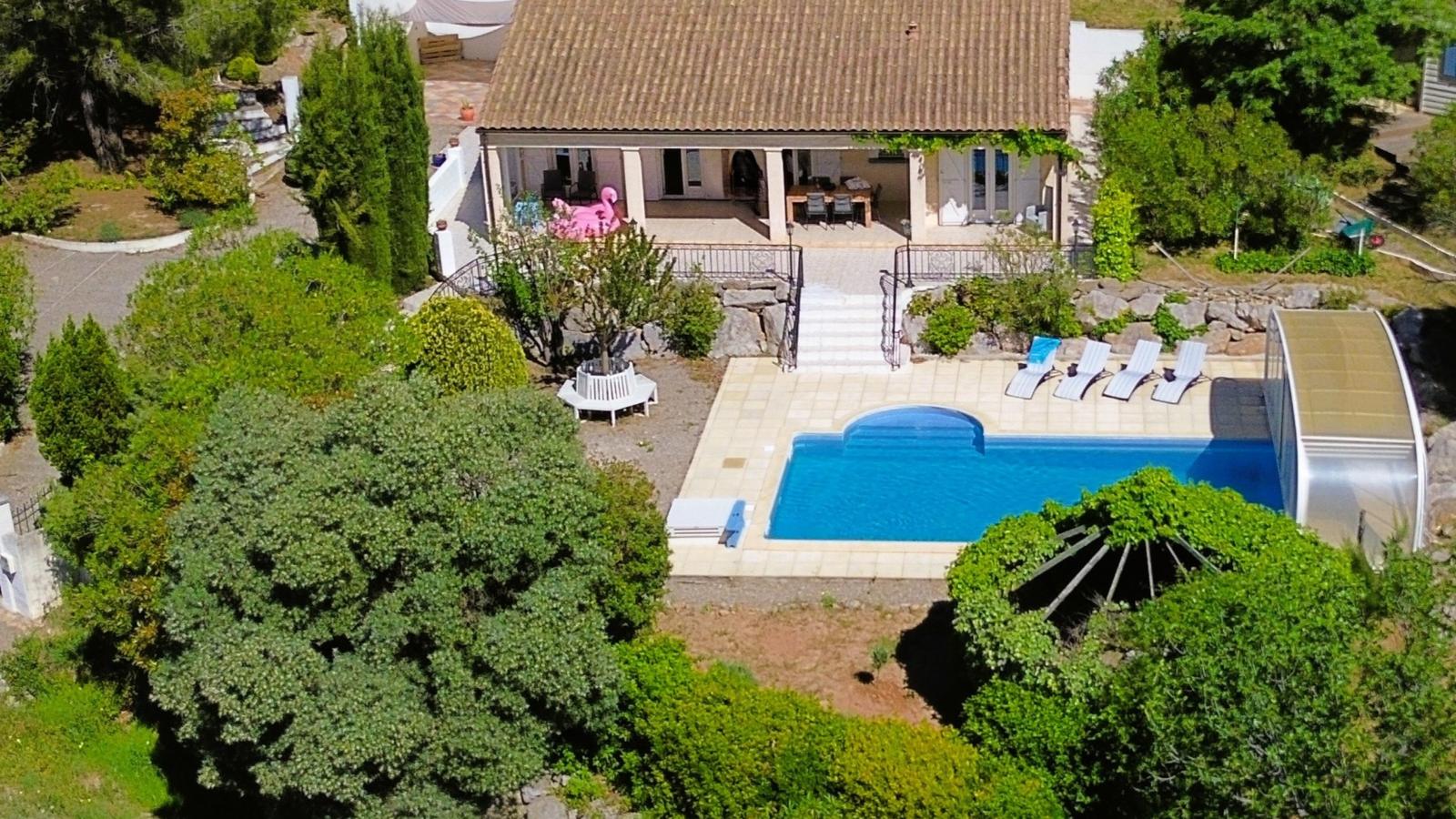Les Hirondelles-Exterior summer