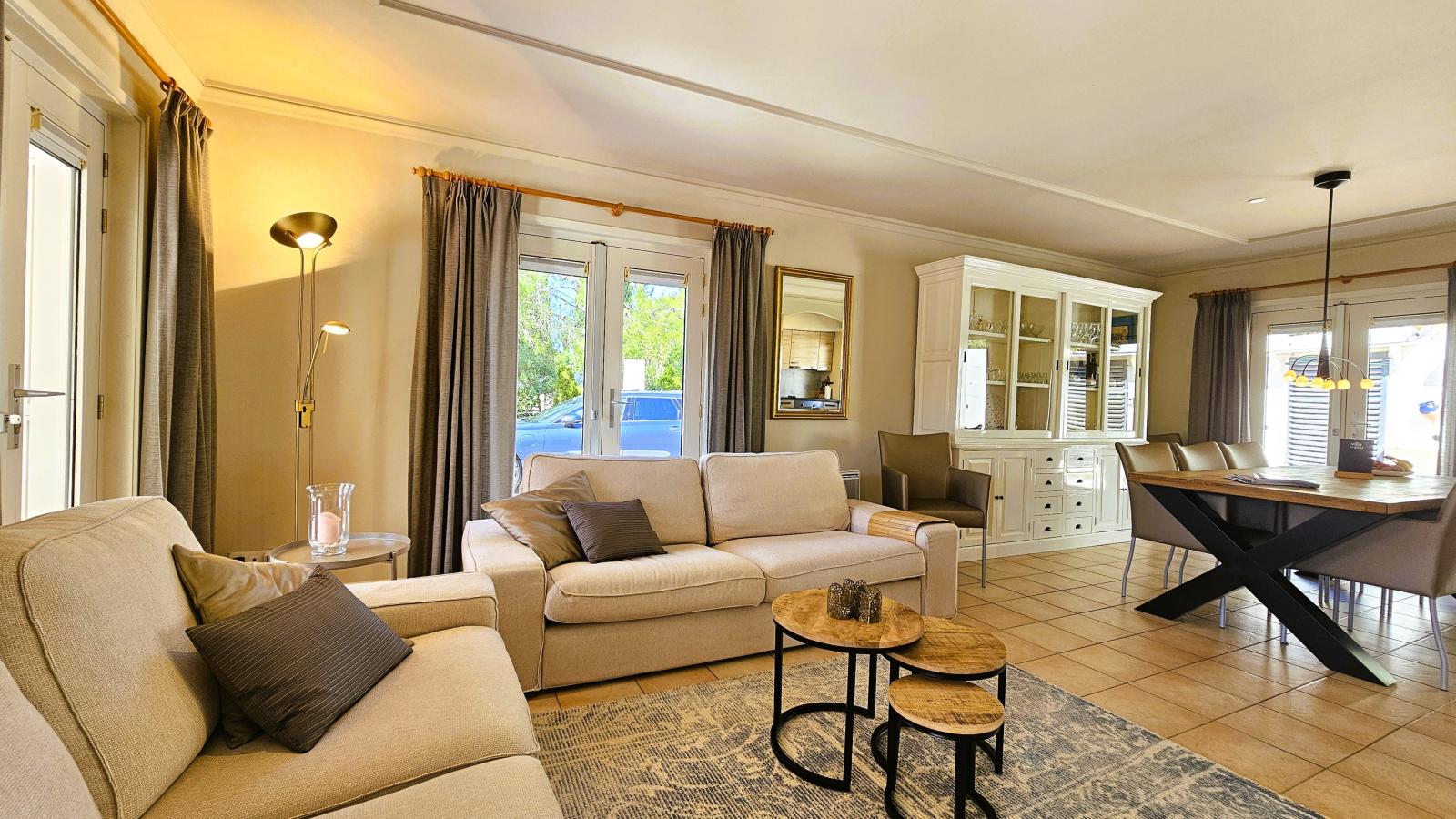 Les Hirondelles-Living room