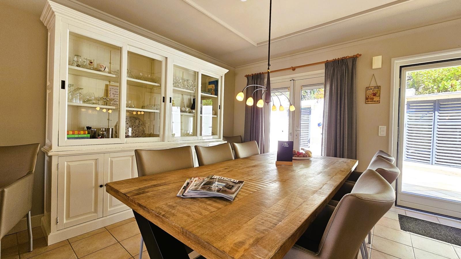 Les Hirondelles-Dining room