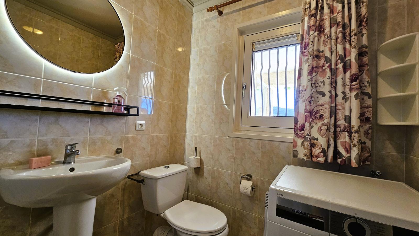 Les Hirondelles-Bathroom