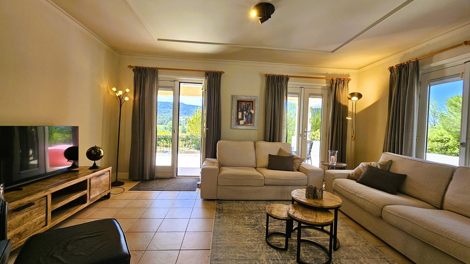 Les Hirondelles-Living room