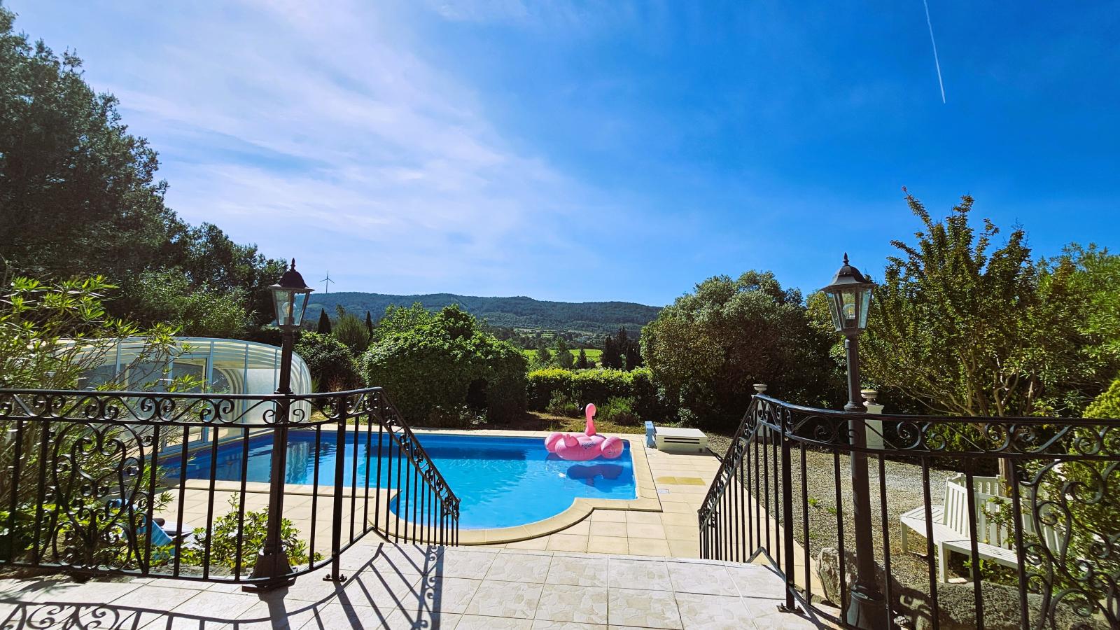 Les Hirondelles-Pool
