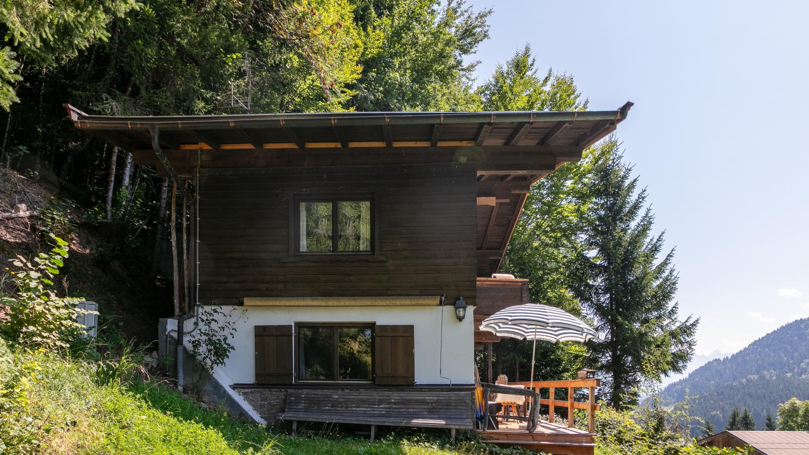 Sonnenhütte oben-Buitenkant zomer